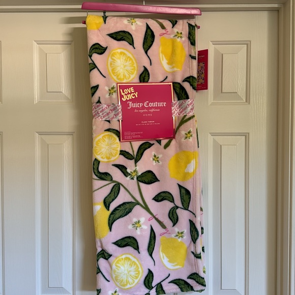 Juicy Couture Plush Throw Blanket with Lemons - NWT - Picture 6 of 7